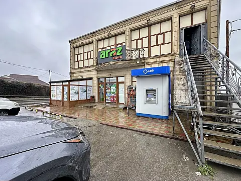 Satılır obyekt 370 m²