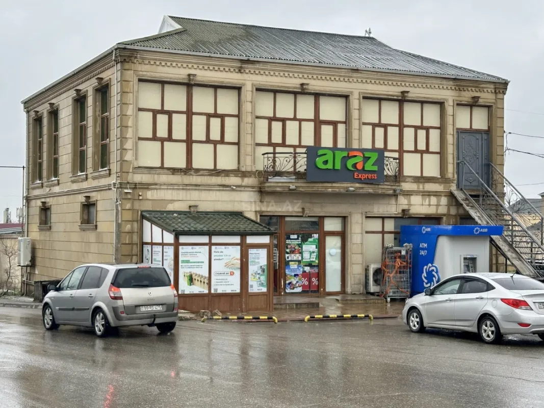 Satılır obyekt 370 m²