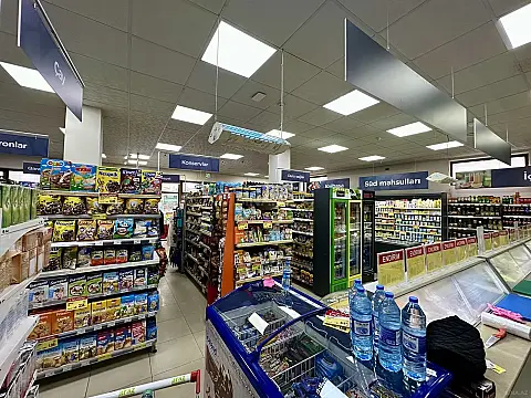 Satılır obyekt 370 m²