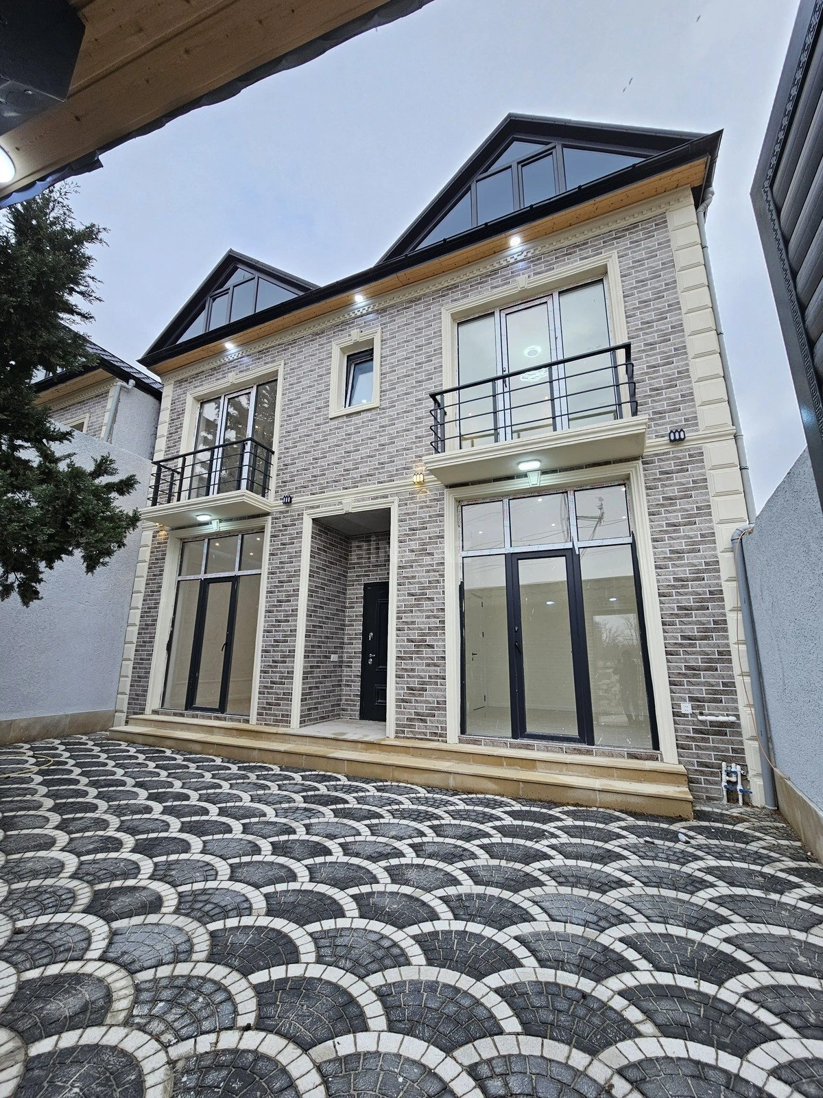 Satılır 6 otaqlı həyət evi 160 m²