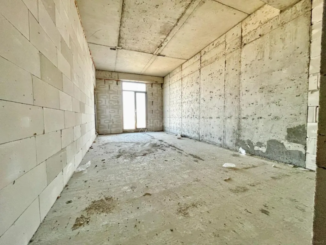 Satılır 2 otaqlı mənzil 76.5 m²