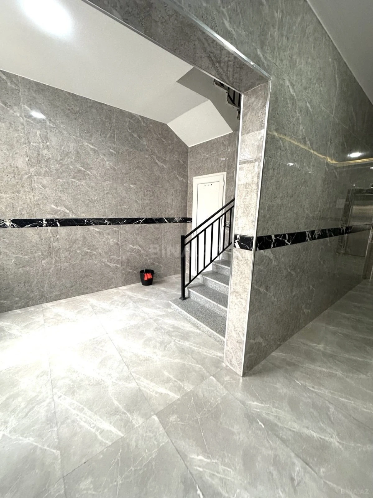 Satılır 2 otaqlı mənzil 76.5 m²