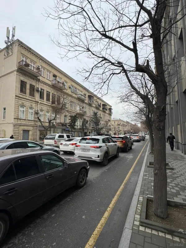 Satılır obyekt 416 m²