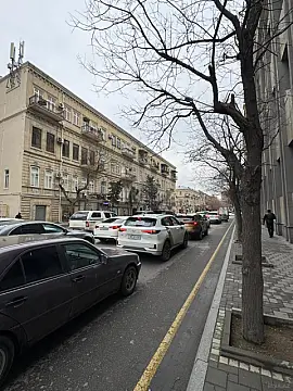 Satılır obyekt 416 m²