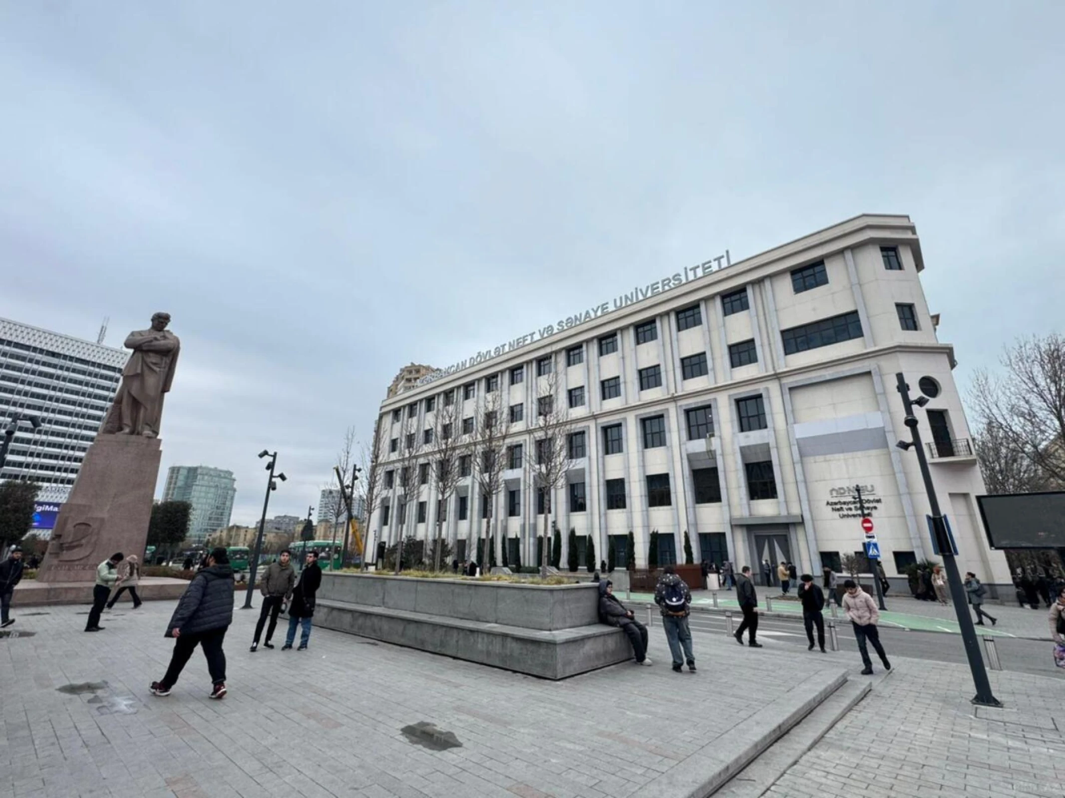 Satılır obyekt 416 m²