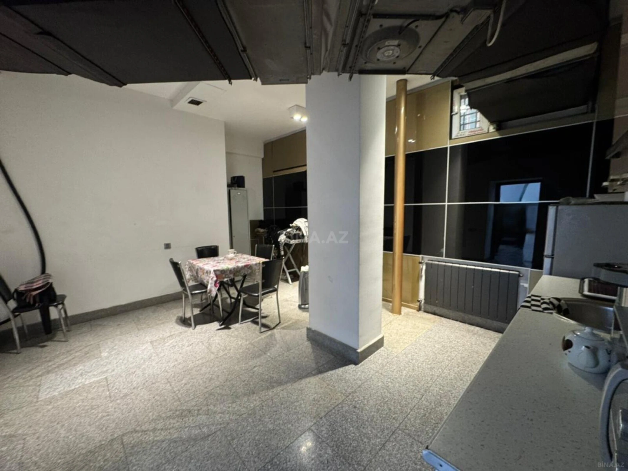 Satılır obyekt 416 m²