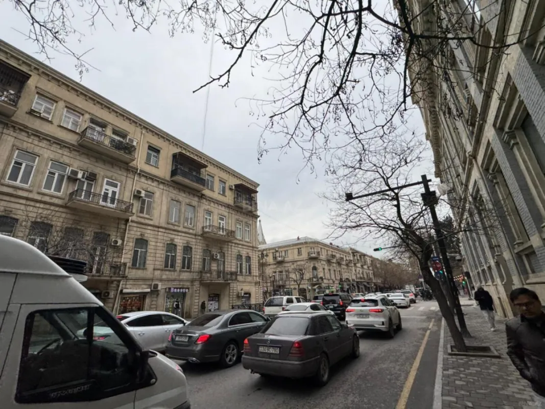 Satılır obyekt 416 m²