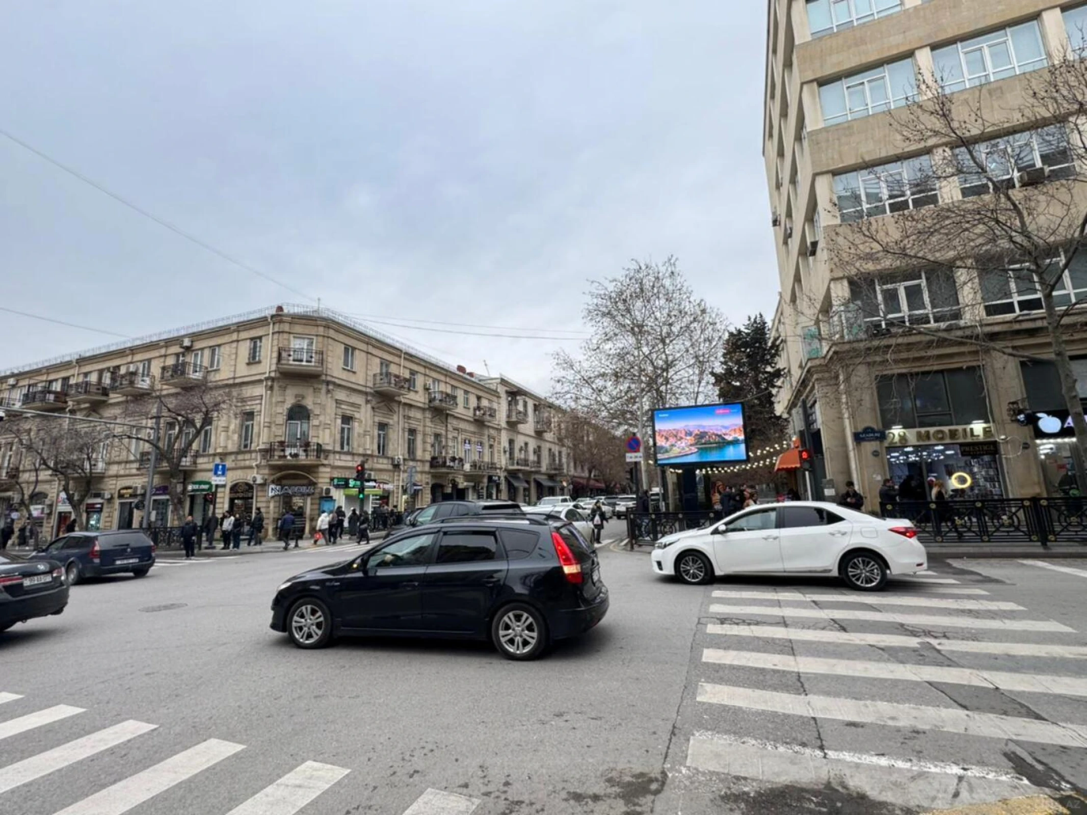 Satılır obyekt 416 m²