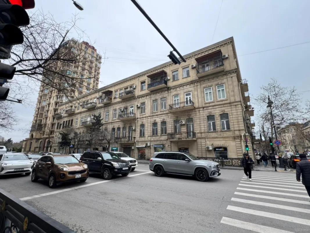 Satılır obyekt 416 m²