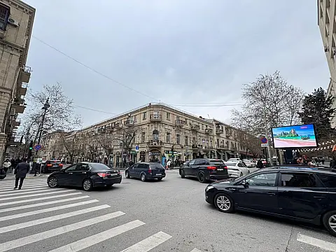 Satılır obyekt 416 m²