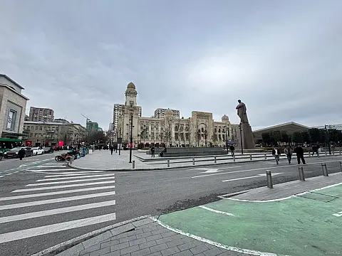 Satılır obyekt 416 m²