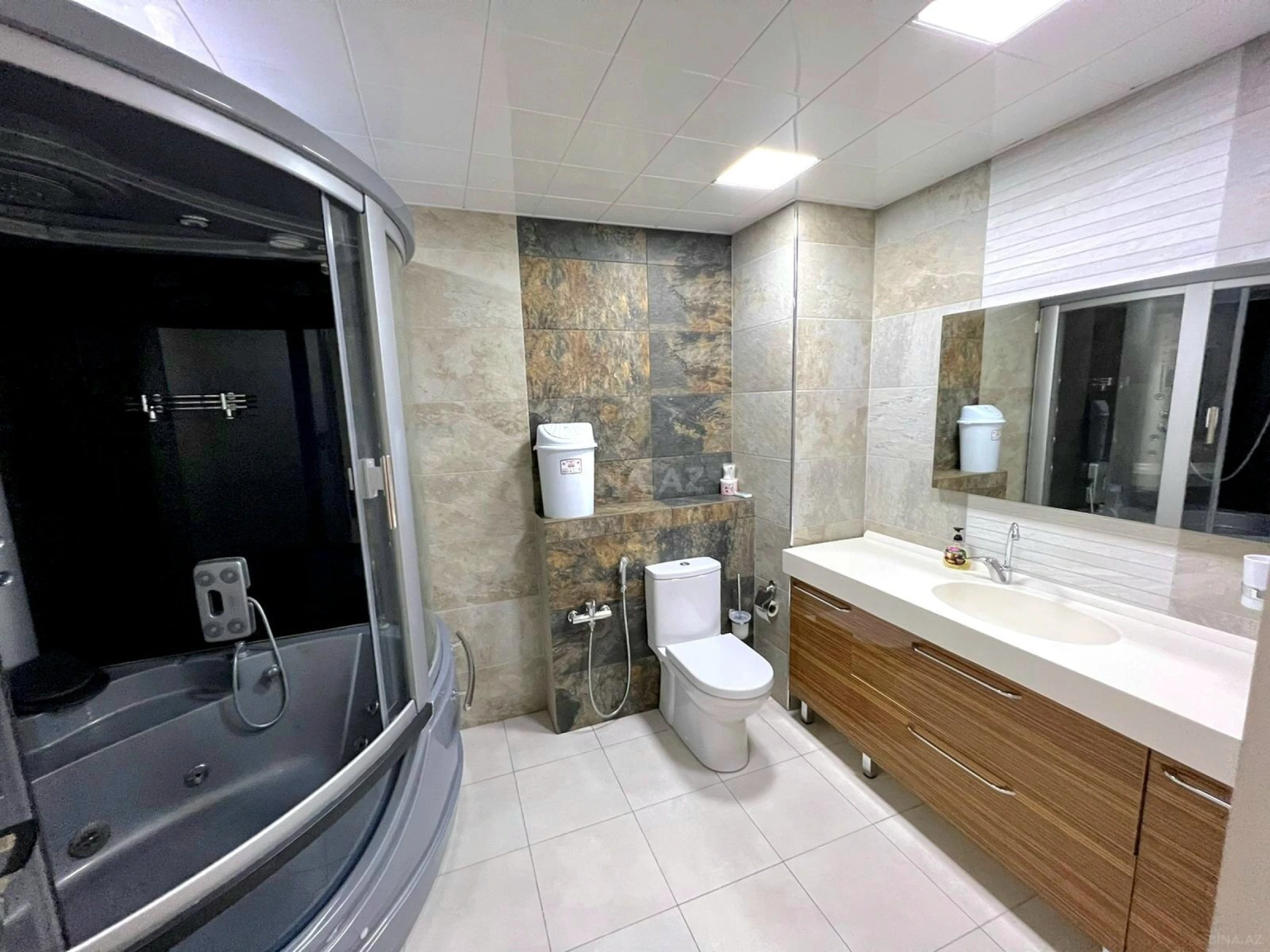 Kirayə verilir 3 otaqlı mənzil 150 m²