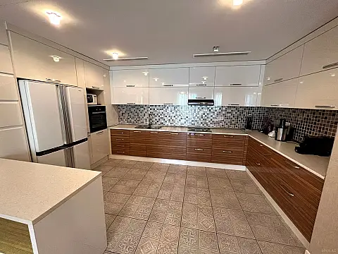 Kirayə verilir 3 otaqlı mənzil 150 m²
