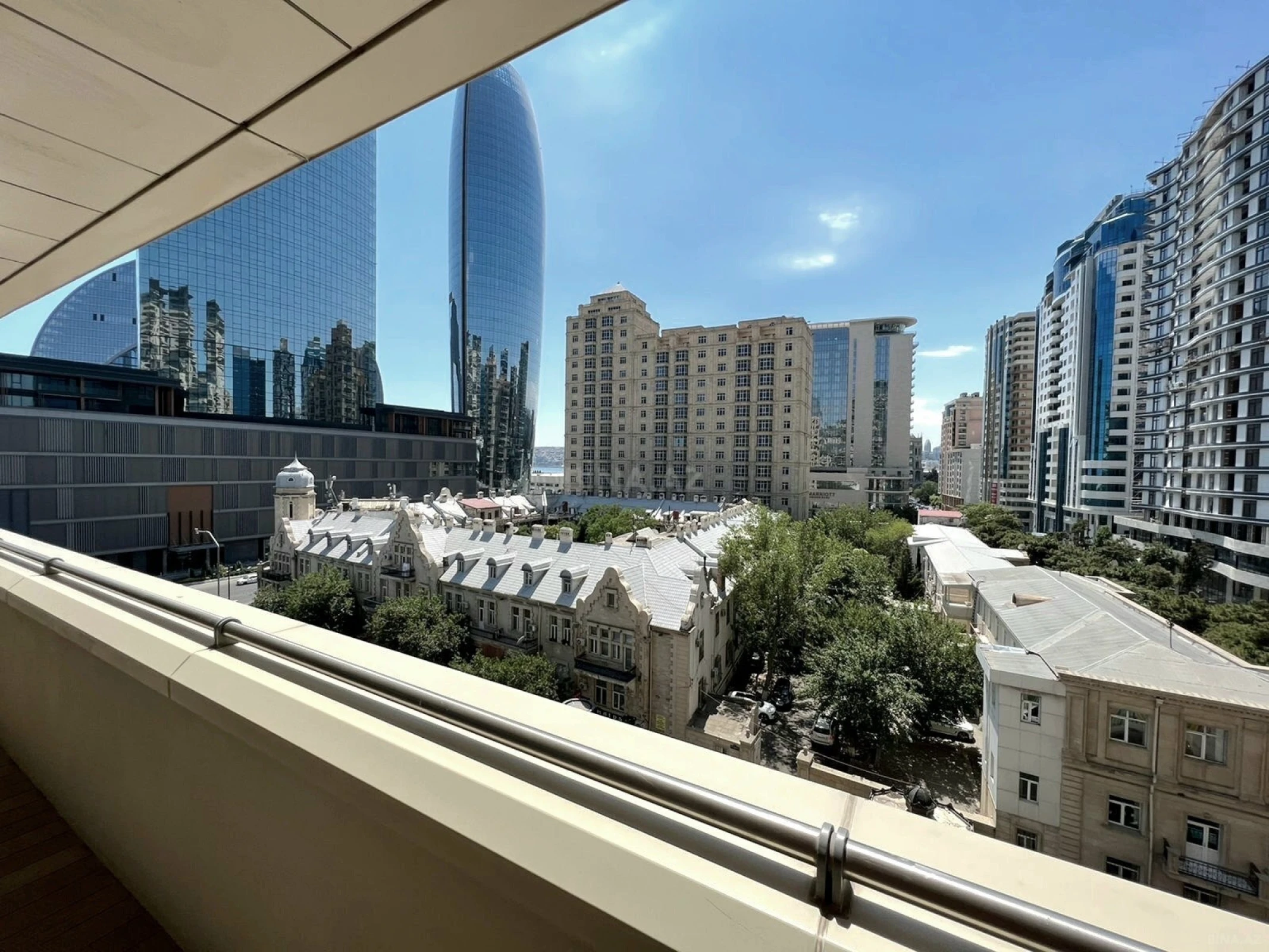 Kirayə verilir 3 otaqlı mənzil 150 m²