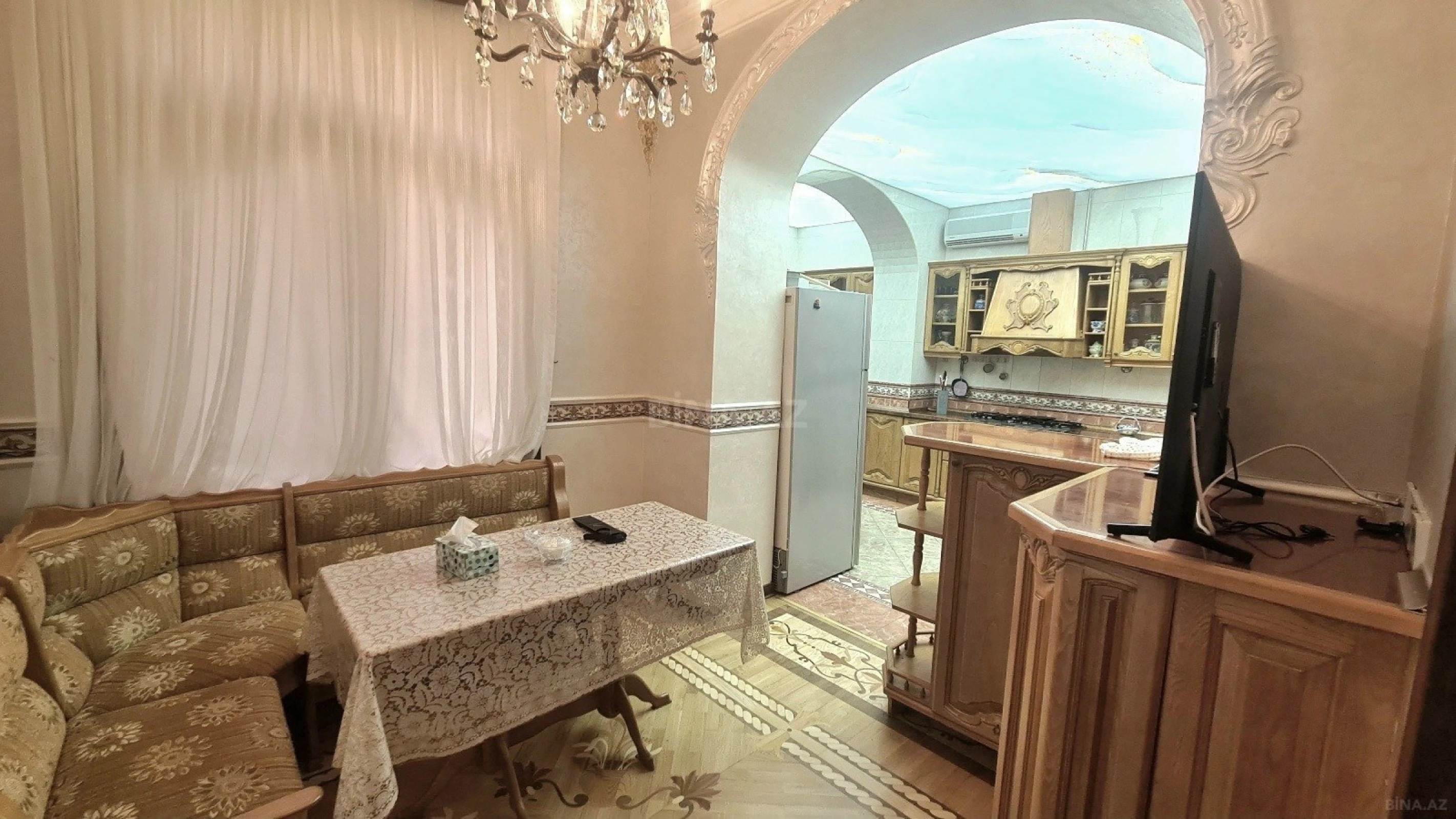 Satılır 5 otaqlı mənzil 200 m²