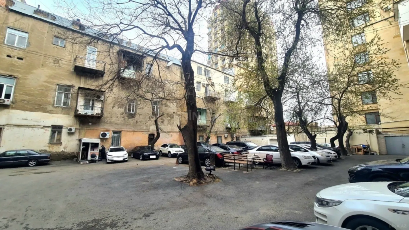 Satılır 5 otaqlı mənzil 200 m²