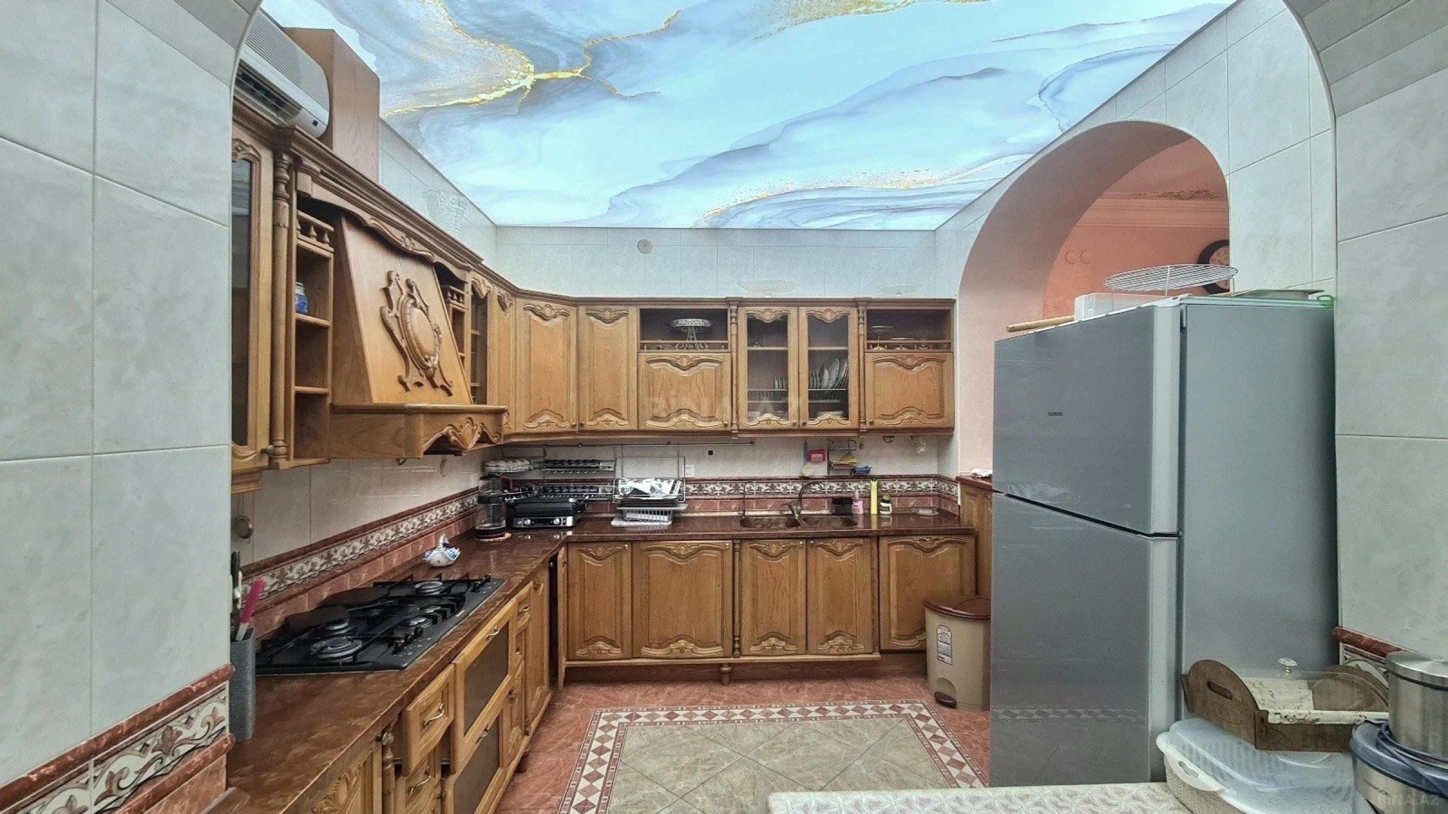 Satılır 5 otaqlı mənzil 200 m²