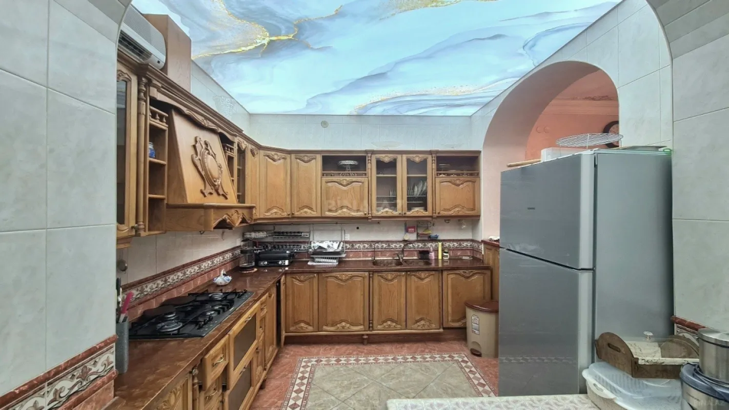 Satılır 5 otaqlı mənzil 200 m²