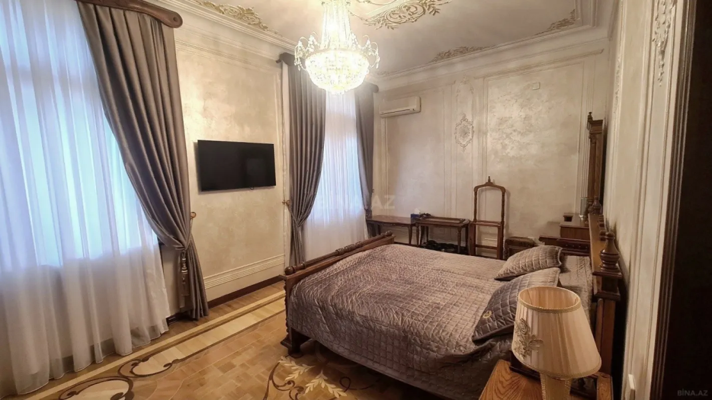 Satılır 5 otaqlı mənzil 200 m²