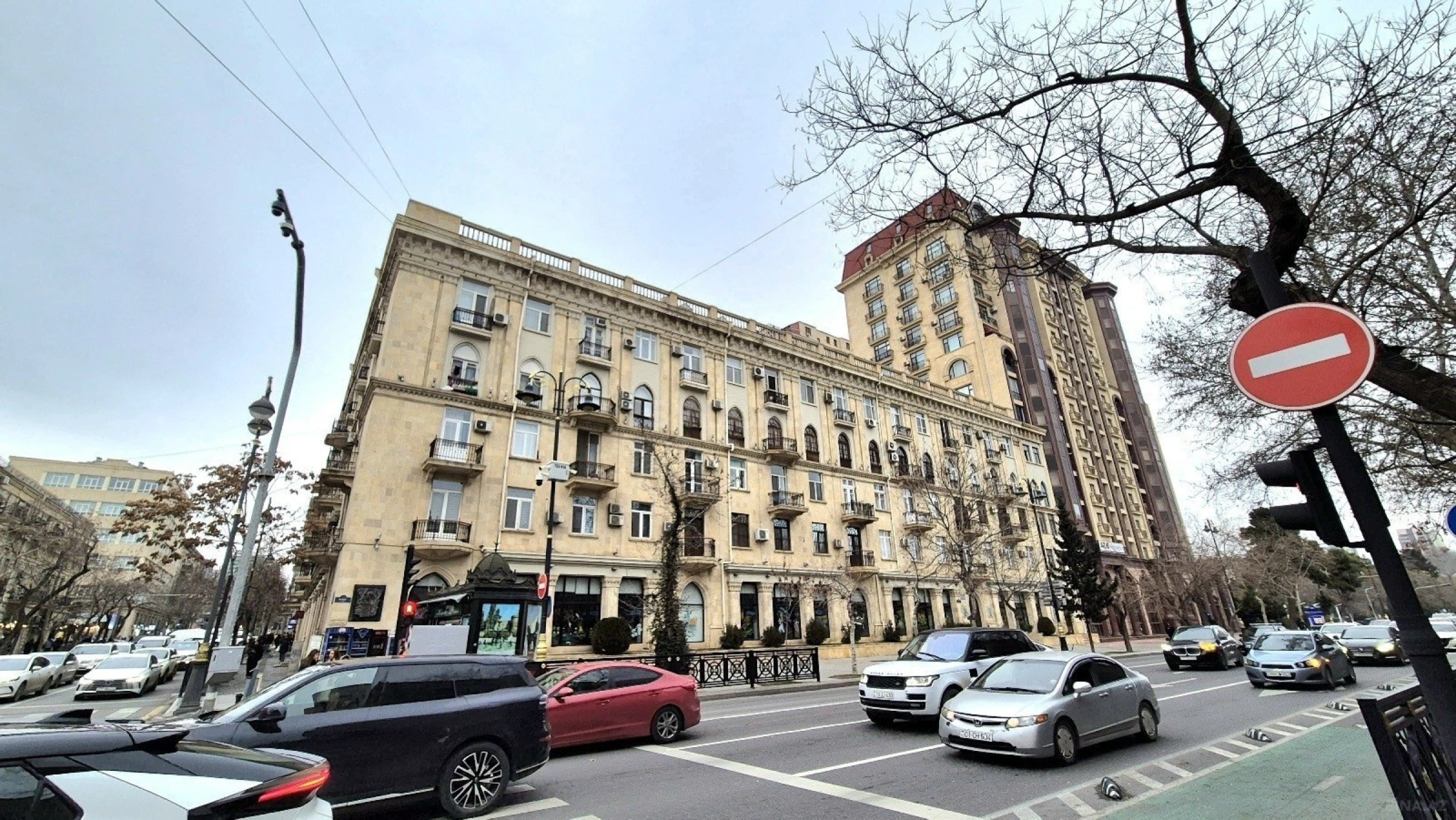 Satılır 5 otaqlı mənzil 200 m²