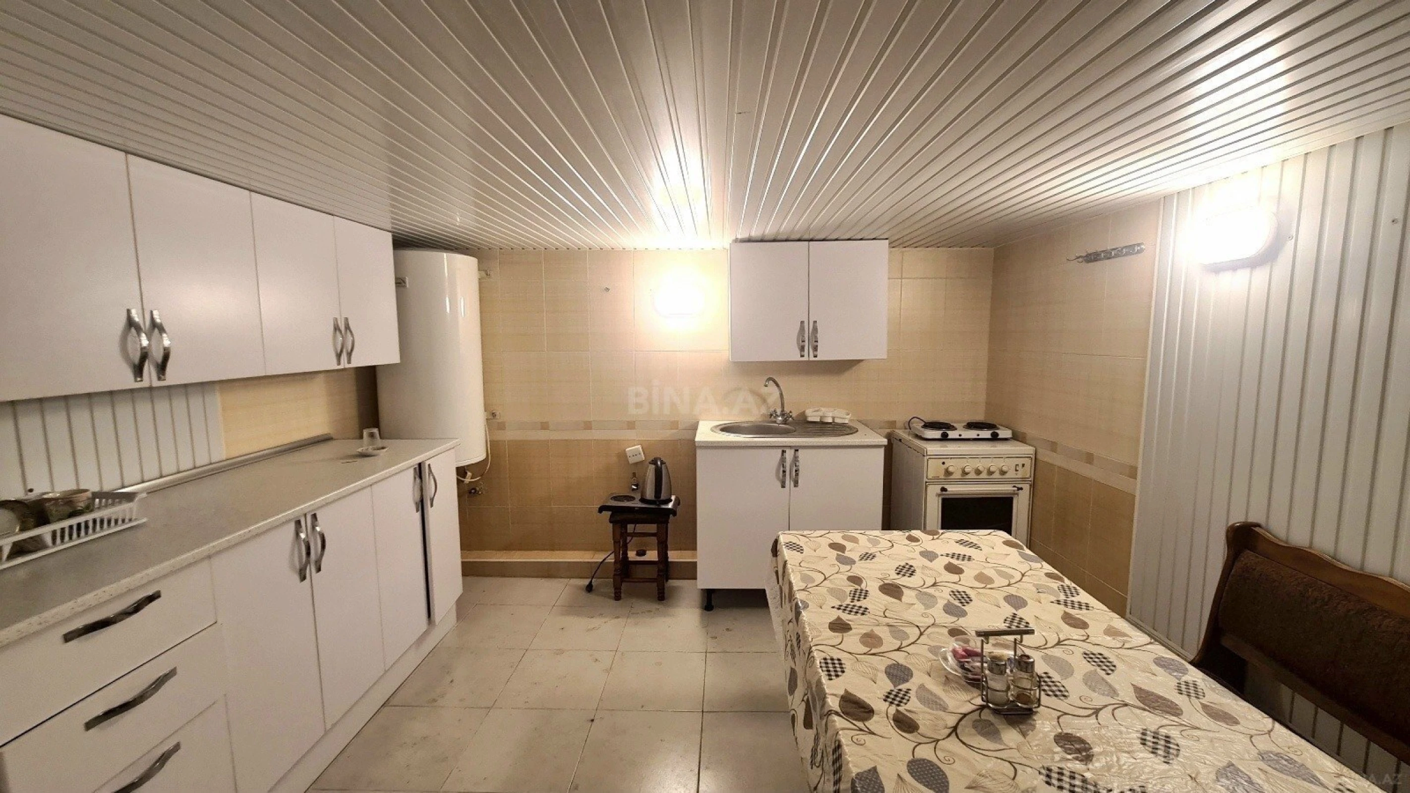 Satılır 5 otaqlı mənzil 200 m²