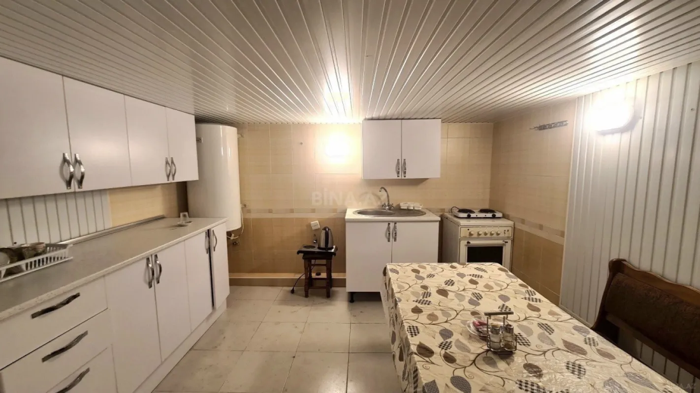 Satılır 5 otaqlı mənzil 200 m²