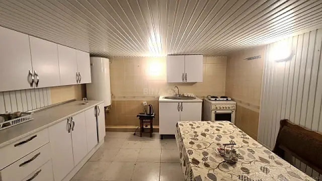 Satılır 5 otaqlı mənzil 200 m²