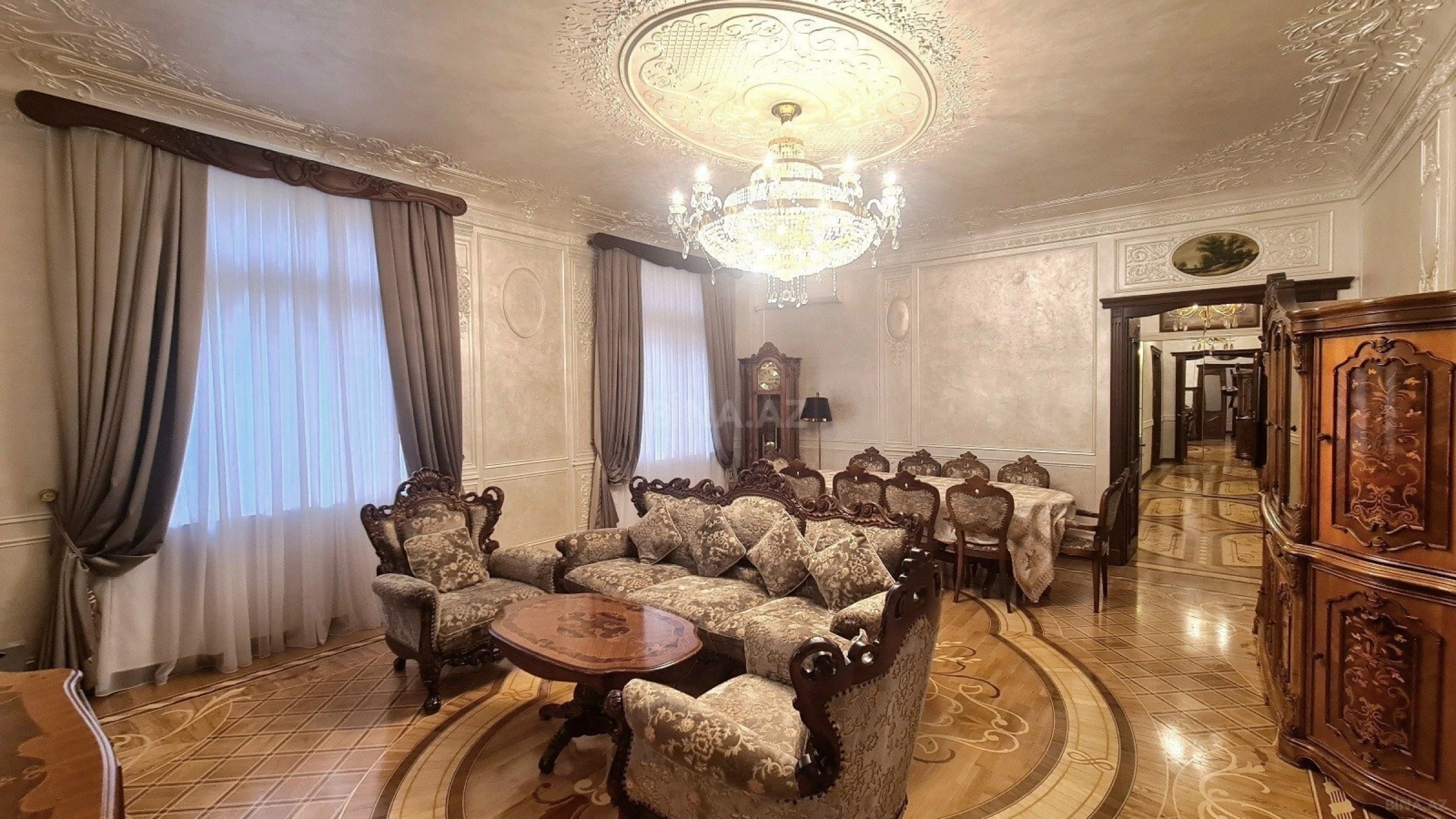 Satılır 5 otaqlı mənzil 200 m²