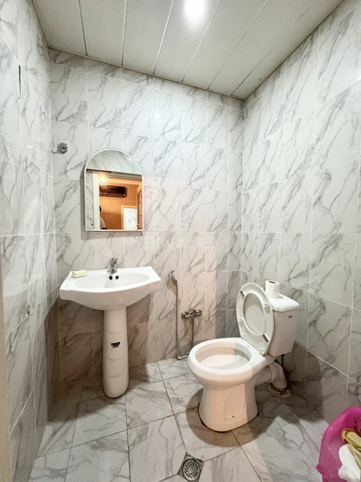 Kirayə verilir 2 otaqlı mənzil 90 m²