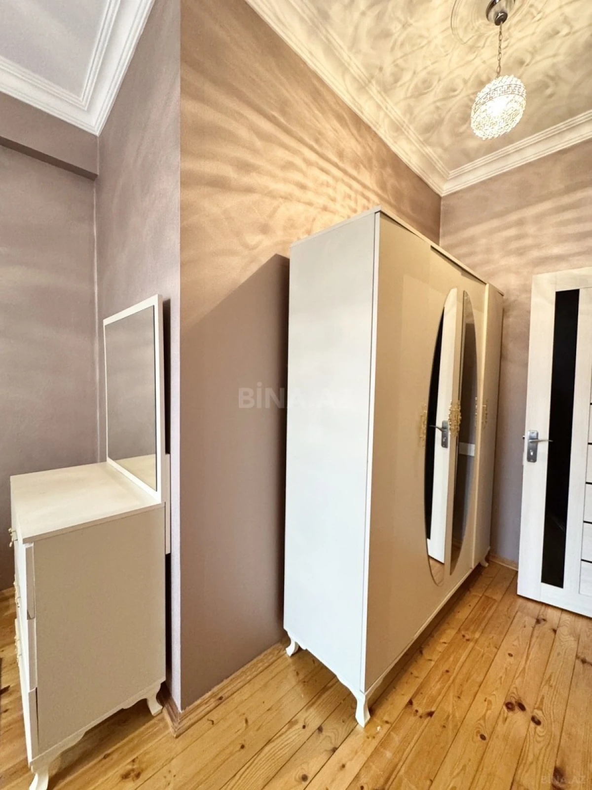 Kirayə verilir 2 otaqlı mənzil 90 m²