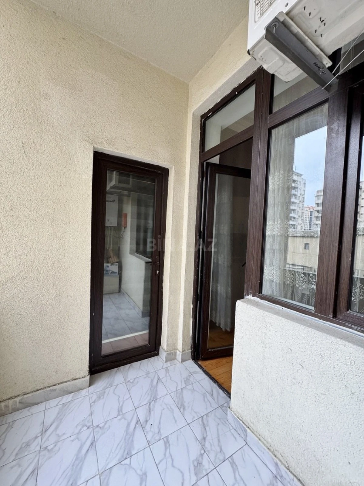 Kirayə verilir 2 otaqlı mənzil 90 m²