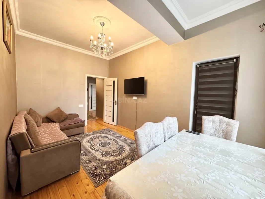 Kirayə verilir 2 otaqlı mənzil 90 m²