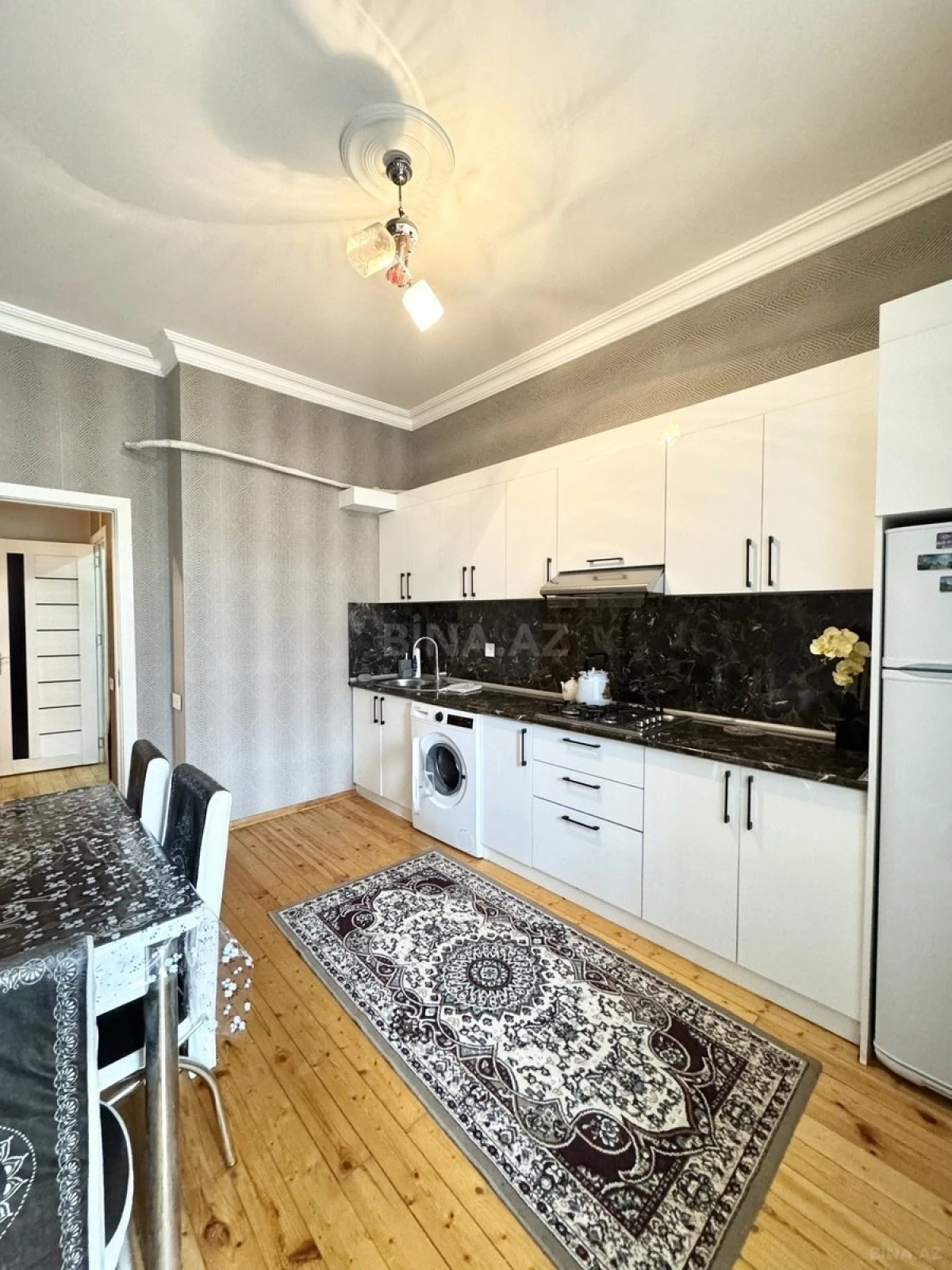 Kirayə verilir 2 otaqlı mənzil 90 m²