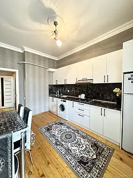 Kirayə verilir 2 otaqlı mənzil 90 m²