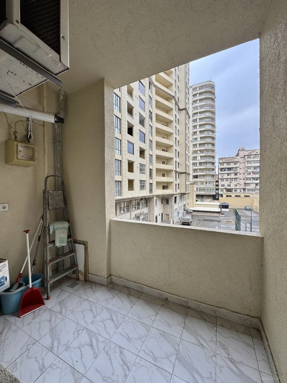 Kirayə verilir 2 otaqlı mənzil 90 m²