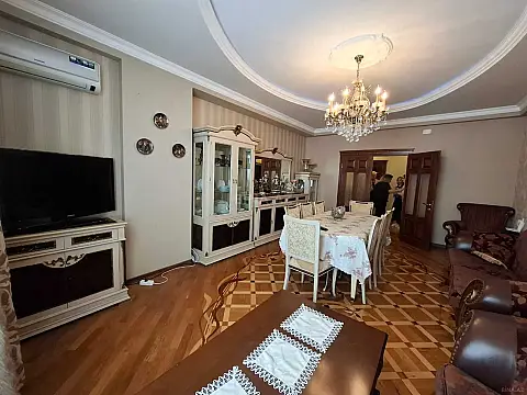Kirayə verilir 3 otaqlı mənzil 120 m²