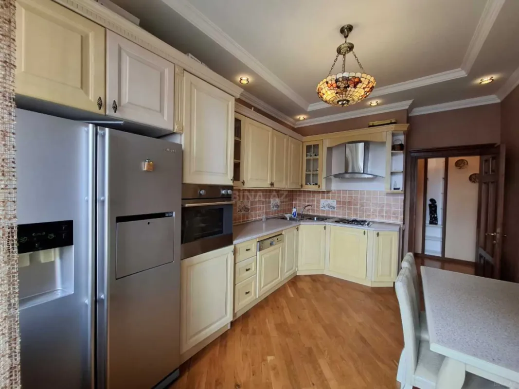 Kirayə verilir 3 otaqlı mənzil 120 m²