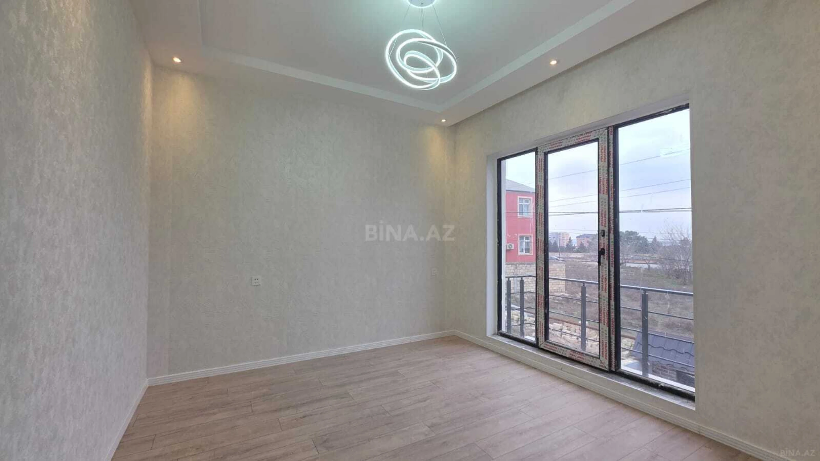 Satılır 6 otaqlı həyət evi 130 m²