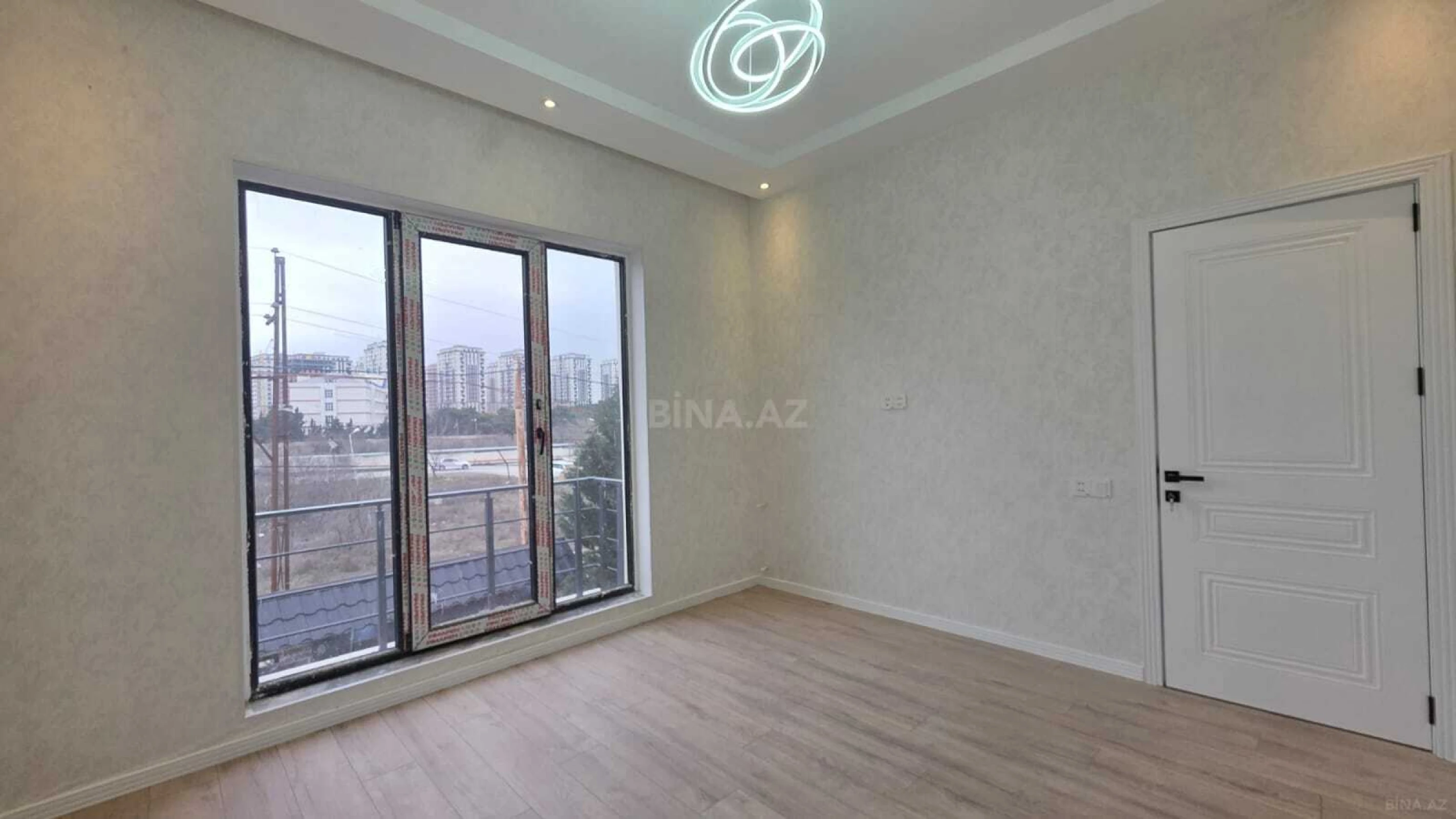 Satılır 6 otaqlı həyət evi 130 m²