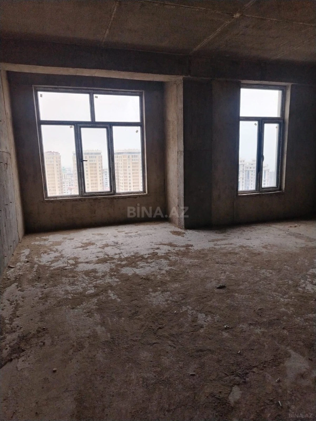 Satılır 3 otaqlı mənzil 107 m²