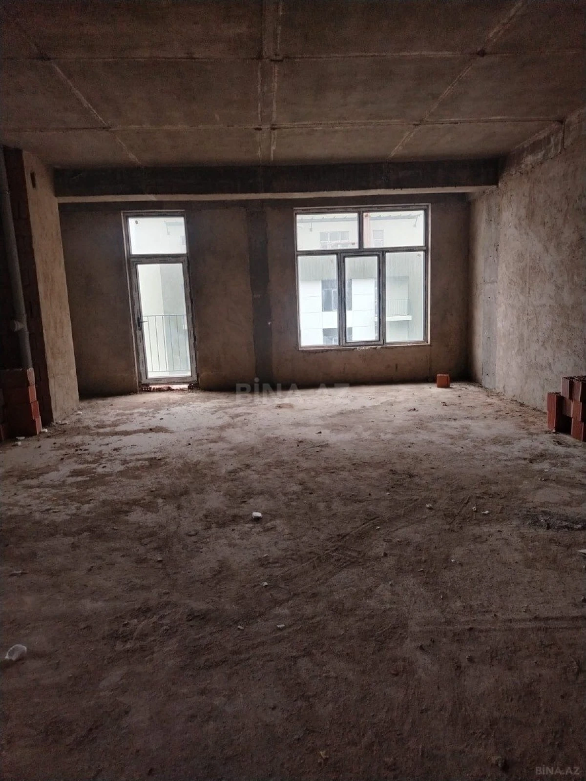 Satılır 3 otaqlı mənzil 107 m²