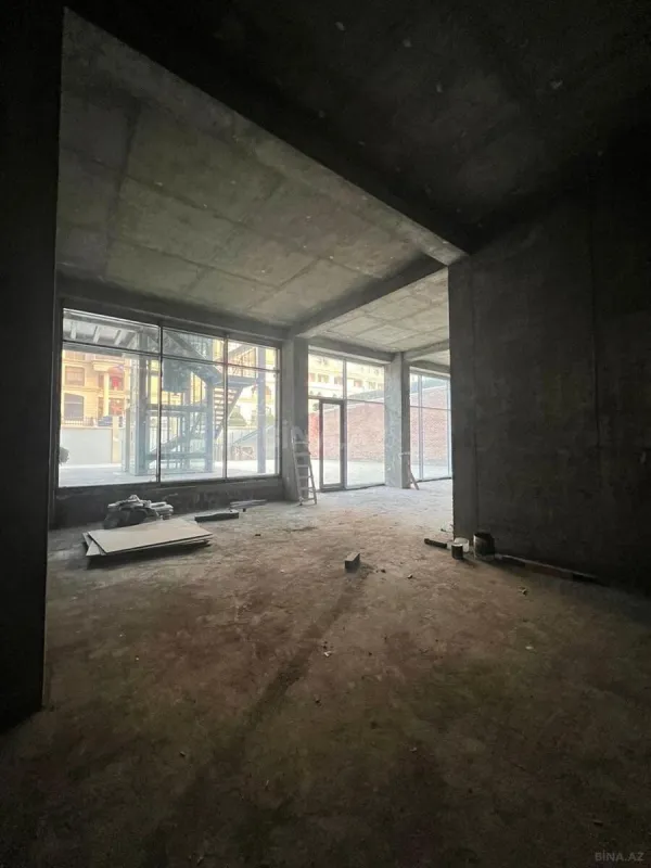 Satılır obyekt 950 m²