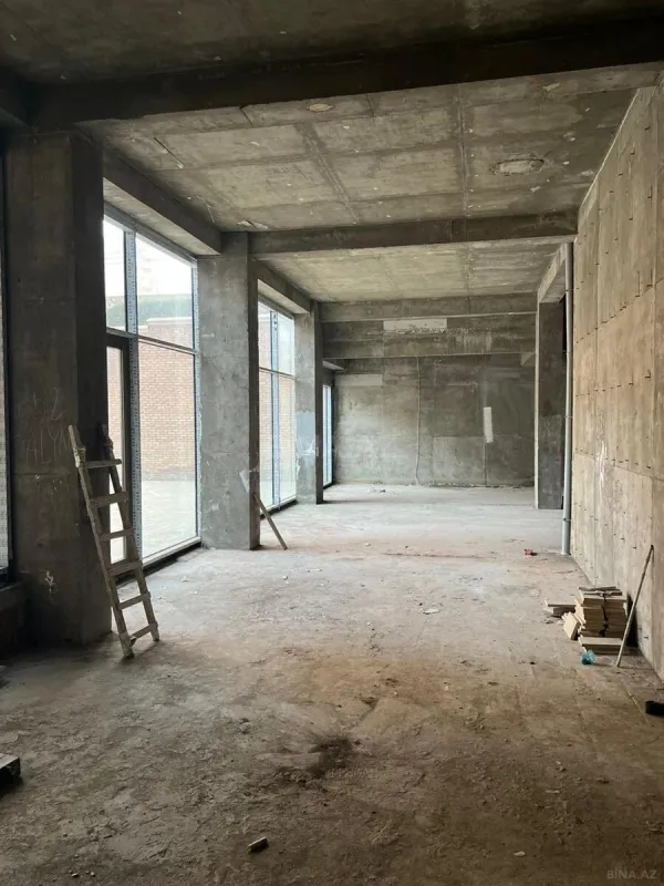 Satılır obyekt 950 m²