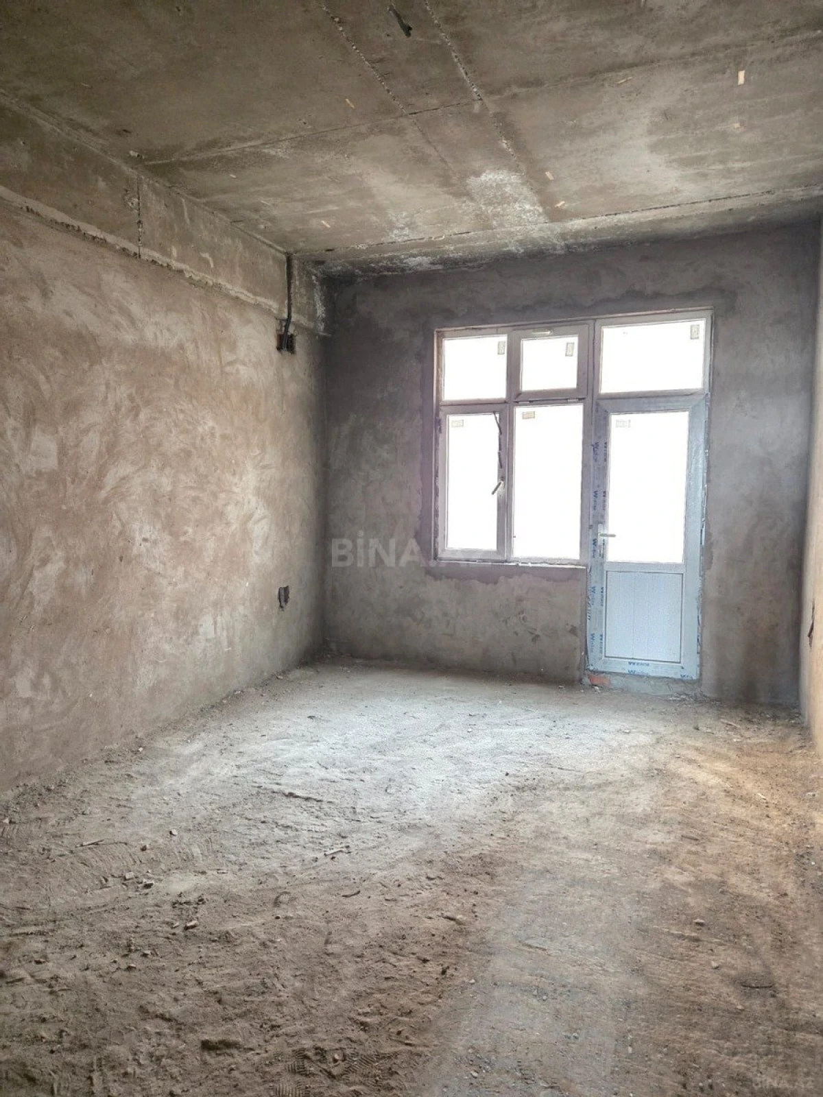 Satılır 3 otaqlı mənzil 137 m²
