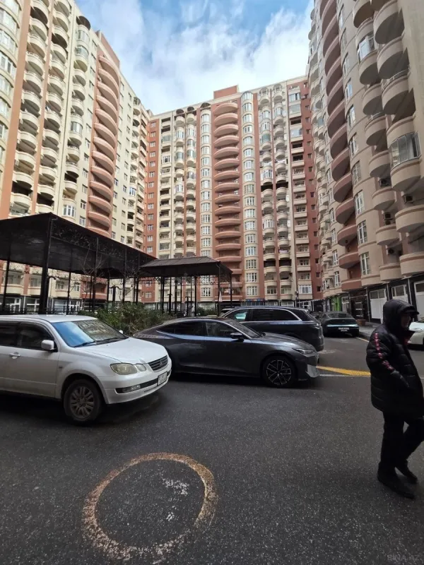 Satılır 3 otaqlı mənzil 137 m²