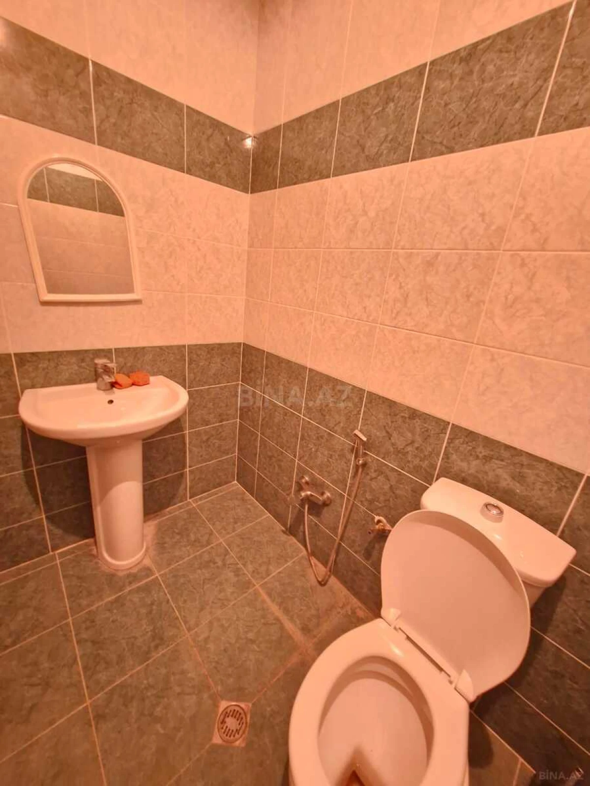 Kirayə verilir 2 otaqlı mənzil 95 m²
