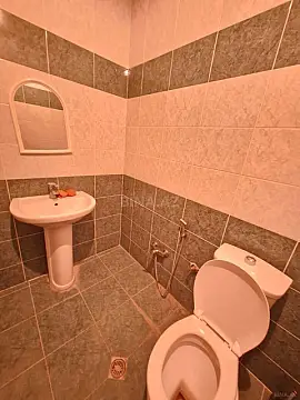 Kirayə verilir 2 otaqlı mənzil 95 m²
