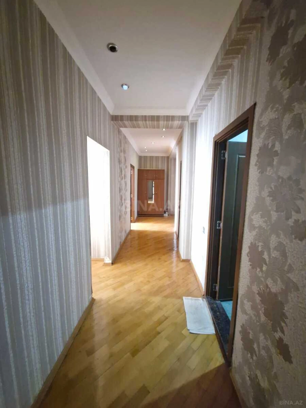 Kirayə verilir 2 otaqlı mənzil 95 m²
