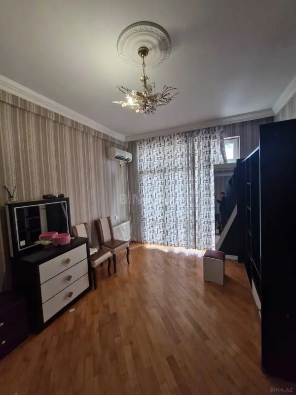 Kirayə verilir 2 otaqlı mənzil 95 m²