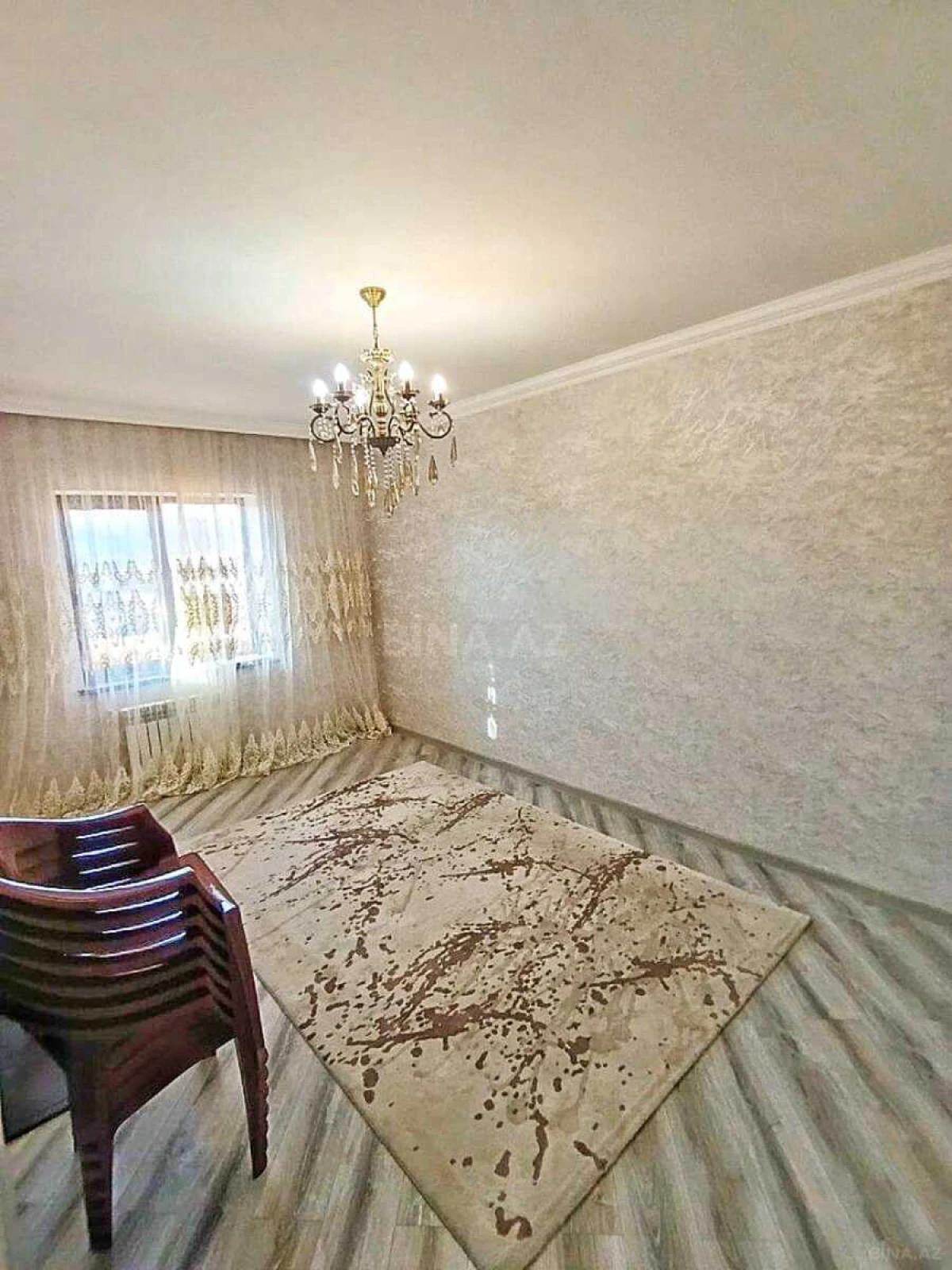 Satılır 5 otaqlı mənzil 120 m²